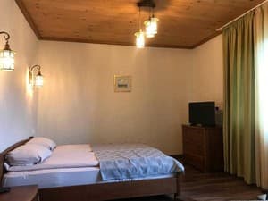 Готелі . Готель Стандарт двомісний ( з видом на гори). 