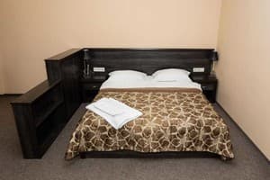 Готелі . Готель Напівлюкс 4-місний 22. 