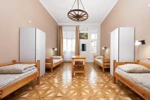 Отели . Гостиница Место в общем 4-местном номере . 