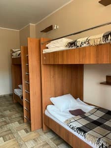 Отели . Гостиница Место в общем 6-местном номере . 