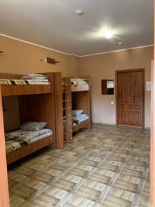 Отели . Гостиница Место в общем 10-местном номере . 