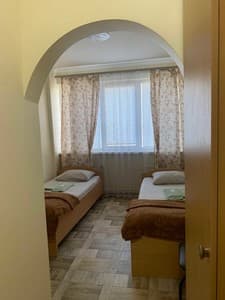 Искра. Номер Эконом двухместный Twin с собственной ванной комнатой