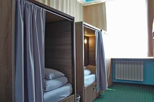 Отели . Гостиница Место в общем 6-местном номере . 