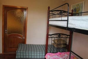 Готелі . Готель Місце у чоловічому 4-місному номері . 