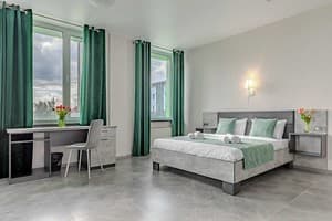 Готелі . Готель Напівлюкс двомісний з 2х спальним ліжком. 