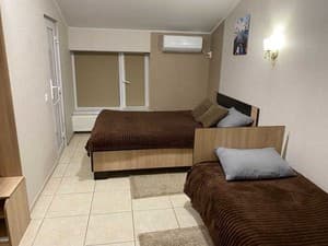 Dva levi. Room Family room Triple 