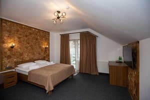 Готелі . Готель Делюкс двомісний з балконом. 