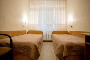 Готелі . Готель Економ двомісний з суміжним санвузлом. 