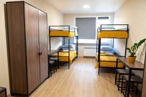 Hostel+H. Номер Місце у загальному 4-місному номері Хостел