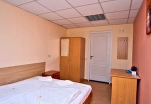 Готелі . Готель Стандарт двомісний з двоспальним ліжком. 