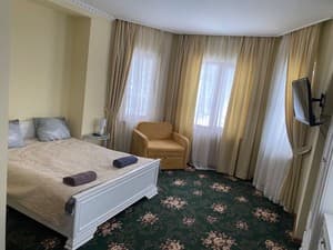 Готелі . Готель Напівлюкс тримісний . 