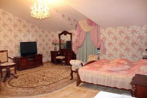 Готелі . Готель Делюкс двомісний з душовою кабіною. 