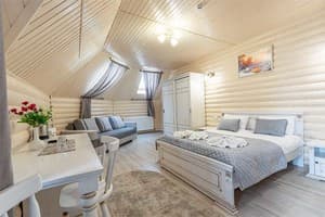 Отели . Гостиница Люкс двухместный мансардный. 