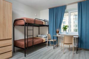 Готелі . Готель Місце у жіночому 4-місному номері Нижнє місце. 