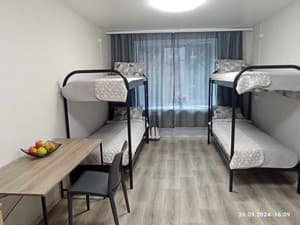 Готелі . Готель Місце у жіночому 4-місному номері Верхнє місце. 