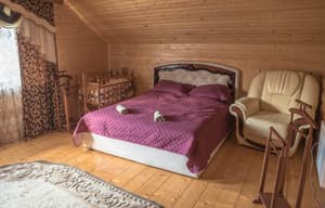 Karpats'ke shastya. Room Cottage 15-places two-level cottage