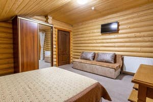 Готелі . Готель Напівлюкс 4-місний з балконом. 