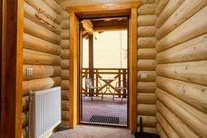 Готелі . Готель Напівлюкс 4-місний з балкону та міні кухнею. 