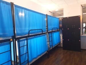 Готелі . Готель Місце у загальному 12-місному номері . 