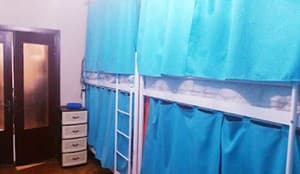 Отели . Гостиница Место в общем 8-местном номере . 