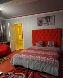 Апельсин. Номер Люкс трехместный с кроватью размера king-size