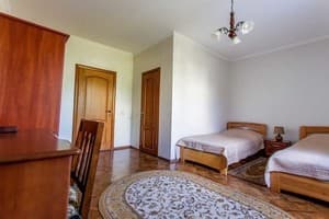 Готелі . Готель Стандарт двомісний №6, №8 (1-й поверх). 