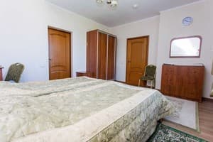 Готелі . Готель Стандарт двомісний №17, №24 (2-й поверх). 