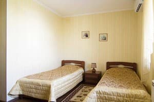 Готелі . Готель Стандарт двомісний №12, №14 (2-й поверх). 