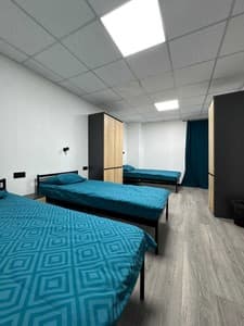 Готелі . Готель Місце у жіночому 5-місному номері номері санвузол на блок. 