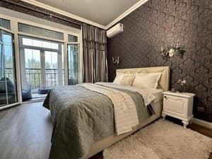 VIP просп.Соборный 216 (возле
McDonald's). Номер Апартаменты трехместный VIP на проспекте рядом с МакДональдз