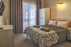 Отели . Гостиница Апартаменты 4-местный с двумя спальнями. 