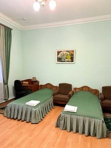 Готелі . Готель Стандарт двомісний №201 з балконом. 