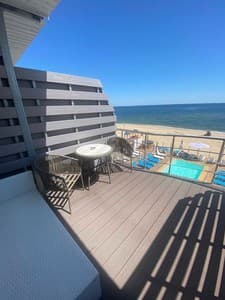 Отели . Гостиница Апартаменты двухместный с видом на море балконом. 