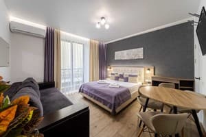 DeMarApart Violet. Номер Апартаменты двухместный DeMar Apart Bandery 3 (2+2)