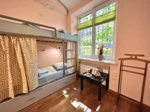 Отели . Гостиница Место в мужском 8-местном номере . 