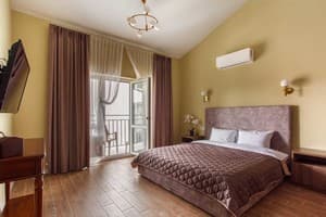 Отели . Гостиница Коттедж 6-местный Лавандовое утро. 