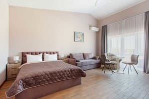 Отели . Гостиница Коттедж 10-местный Каменный цветок. 