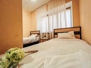 Готелі . Готель Економ двомісний twin. Номер 7. 