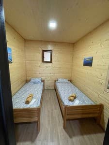 Готелі . Готель Економ двомісний з окремими ліжками. 