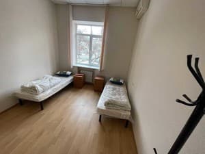 Готелі . Готель Місце у чоловічому двомісному номері . 