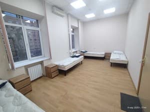 Готелі . Готель Місце у жіночому 4-місному номері . 