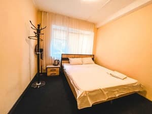 Готелі . Готель Економ двомісний Номер 5. 