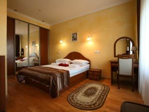 Готелі . Готель Напівлюкс двомісний . 