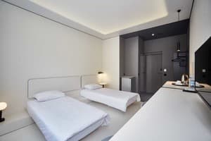 Ultramarinn Hotel. Номер Покращений двомісний з 2 окремими ліжками та балконом