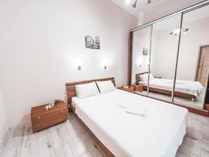 Готелі . Готель Апартаменти 4-місний Лютеранська, 3. 