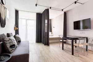 на вул. Ростиславська, 5Б. Номер Апартаменти двомісний 9 поверх №108