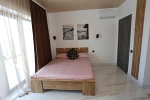 Villa Bonapart. Номер Апартаменты 4-местный с видом на озеро