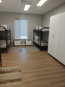 Отели . Гостиница Место в общем 6-местном номере . 