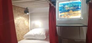 Готелі . Готель Місце у чоловічому 4-місному номері . 