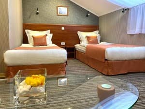 Eney Hotel. Номер Сімейний двомісний мансардний